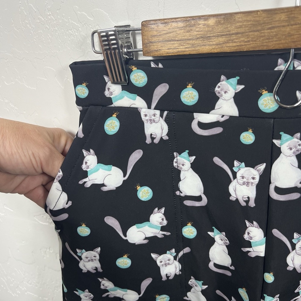 Blackmilk Shorts Cuffed Size Medium Christmas Kitties Cats Black - Picture 2 of 8
